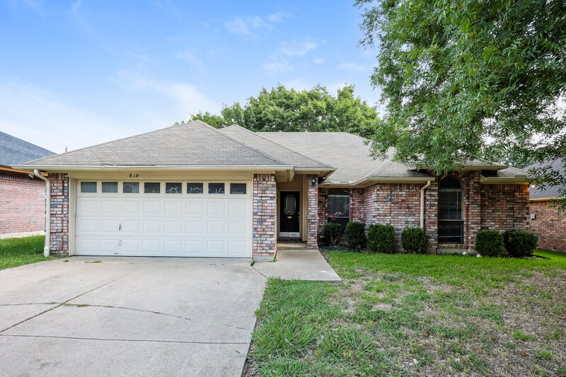 2,240/Mo, 819 Crystal Creek Ln Arlington, TX 76001 External View
