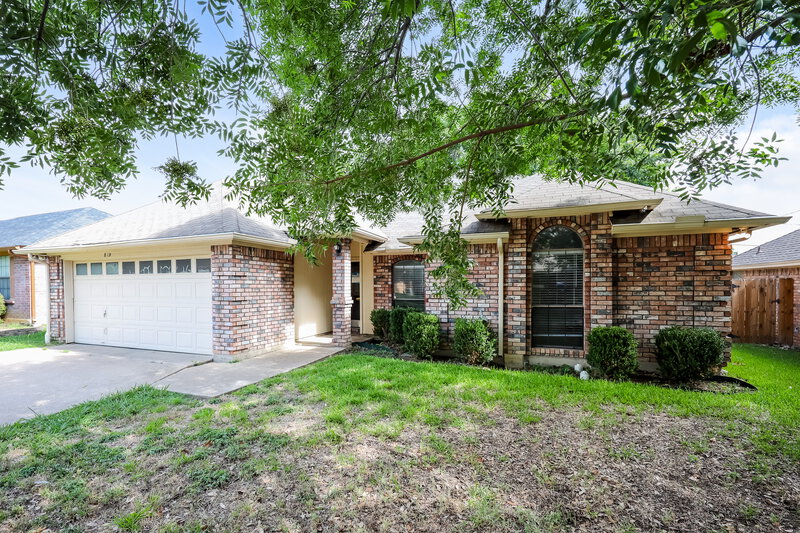 2,240/Mo, 819 Crystal Creek Ln Arlington, TX 76001 Front View