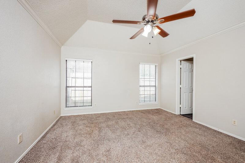 2,240/Mo, 819 Crystal Creek Ln Arlington, TX 76001 Main Bedroom View