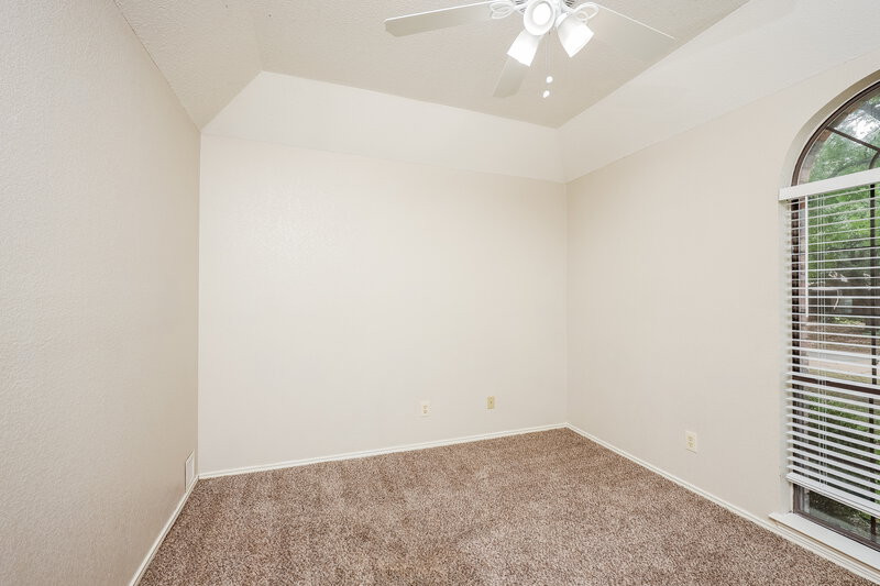 2,240/Mo, 819 Crystal Creek Ln Arlington, TX 76001 Bedroom View 2