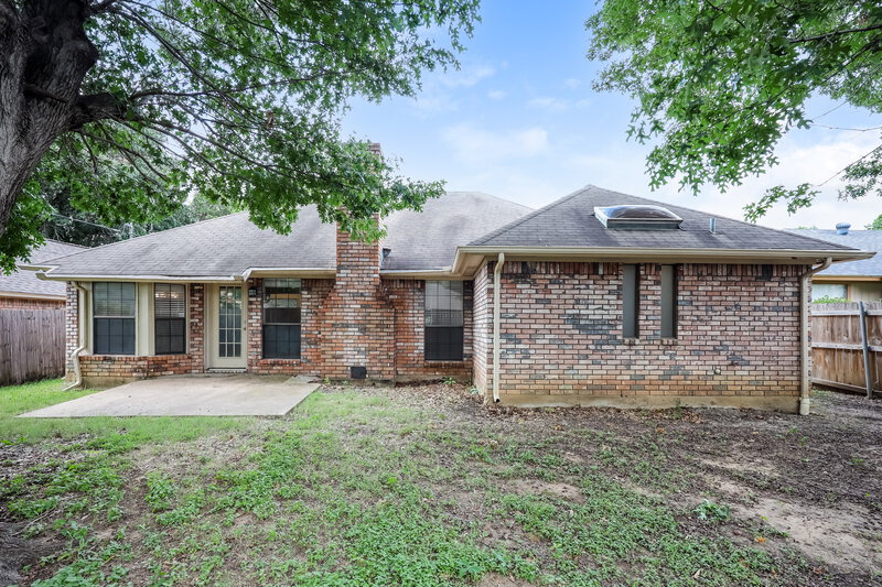 2,240/Mo, 819 Crystal Creek Ln Arlington, TX 76001 Rear View
