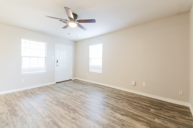 0/Mo, 12834 Kyla Jean Court Dallas, TX 75253 Living Room View 2