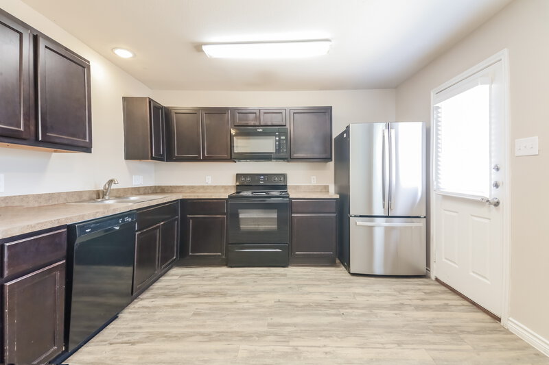 0/Mo, 12834 Kyla Jean Court Dallas, TX 75253 Kitchen View
