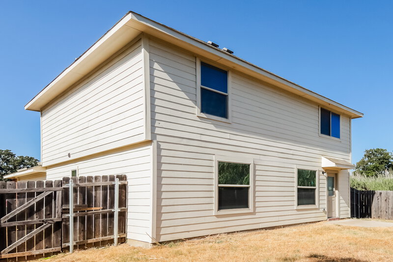 0/Mo, 12834 Kyla Jean Court Dallas, TX 75253 Rear View