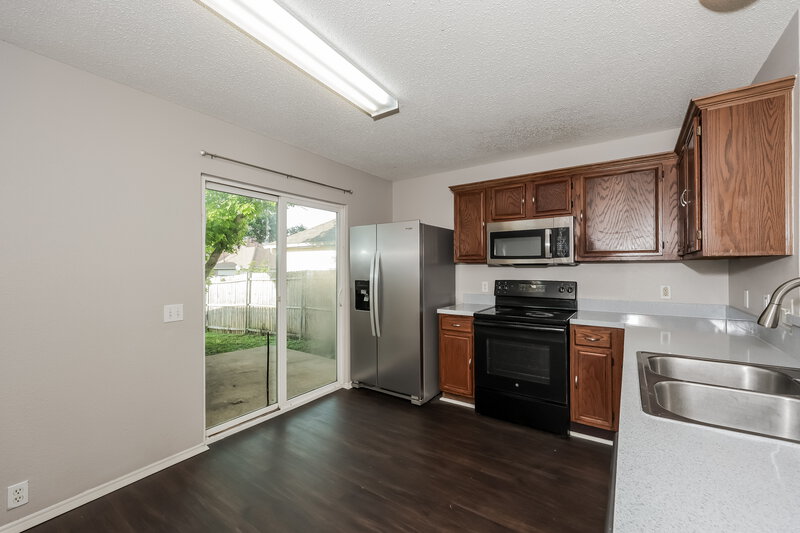2,410/Mo, 216 High Pointe Ln Cedar Hill, TX 75104 Kitchen View 2