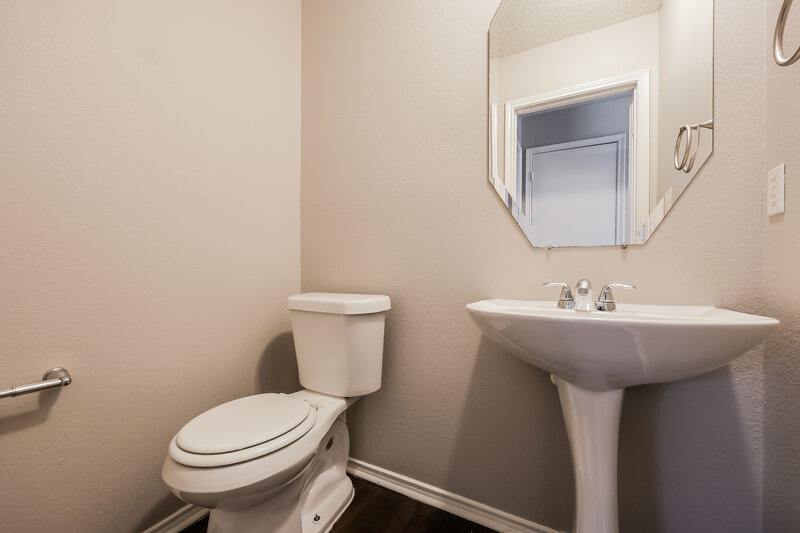 2,410/Mo, 216 High Pointe Ln Cedar Hill, TX 75104 Bathroom View 2