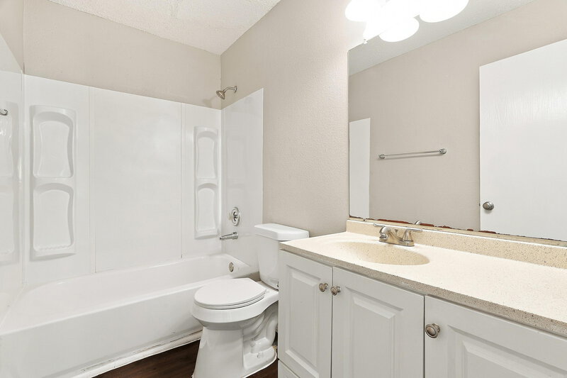 2,405/Mo, 216 High Pointe Ln Cedar Hill, TX 75104 Bathroom View