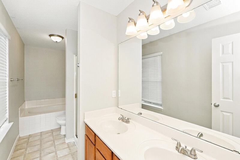 2,075/Mo, 9209 Saint Martin Road Fort Worth, TX 76123 Primary Bathroom View