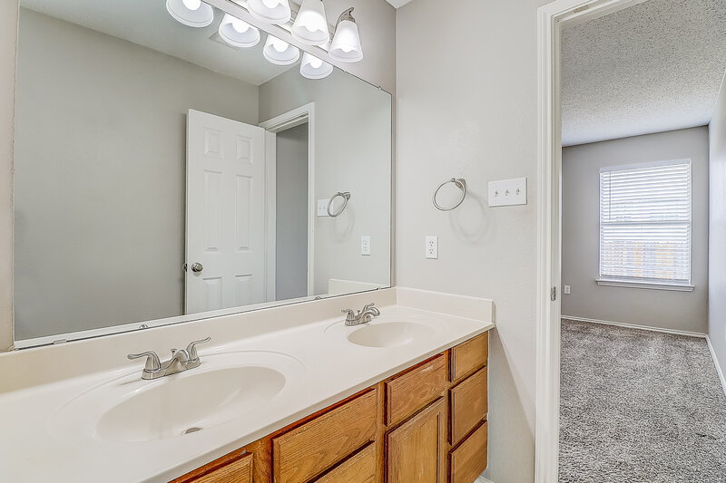 2,265/Mo, 9209 Saint Martin Road Fort Worth, TX 76123 Main Bathroom View