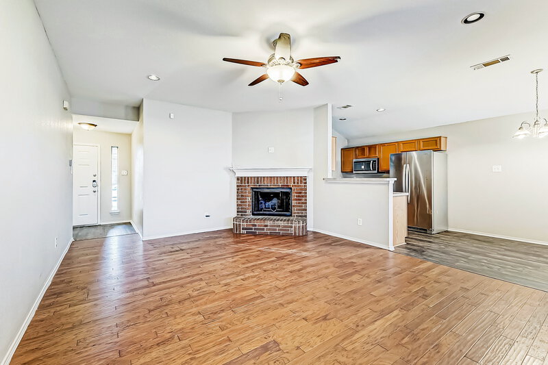 2,080/Mo, 10305 Buffalo Springs Ct Fort Worth, TX 76140 Living Room View