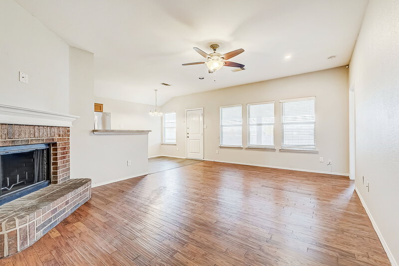 2,080/Mo, 10305 Buffalo Springs Ct Fort Worth, TX 76140 Living Room View 2