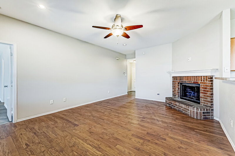 2,080/Mo, 10305 Buffalo Springs Ct Fort Worth, TX 76140 Living Room View 3