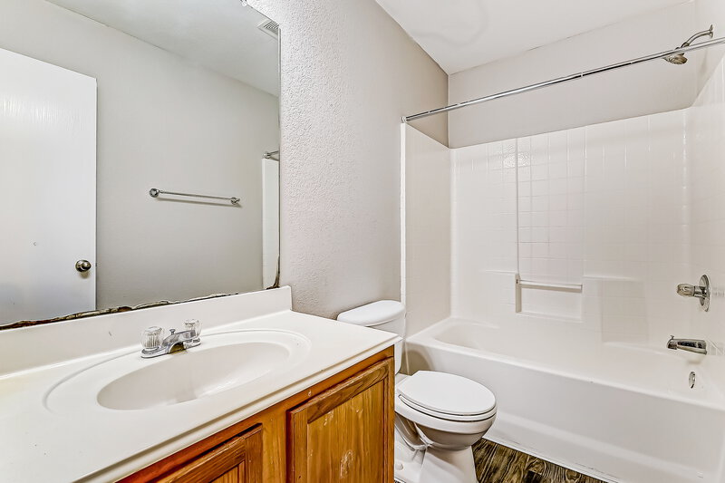 2,080/Mo, 10305 Buffalo Springs Ct Fort Worth, TX 76140 Bathroom View