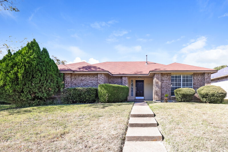 2,111/Mo, 1509 Finley St Cedar Hill, TX 75104 External View
