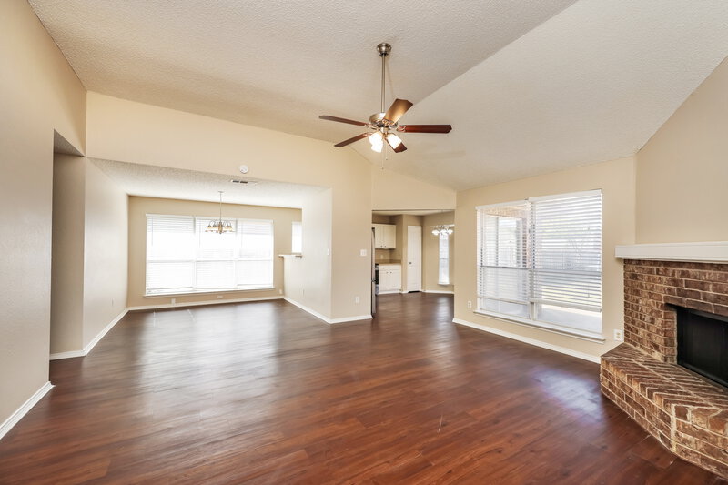 2,111/Mo, 1509 Finley St Cedar Hill, TX 75104 Living Room View 2