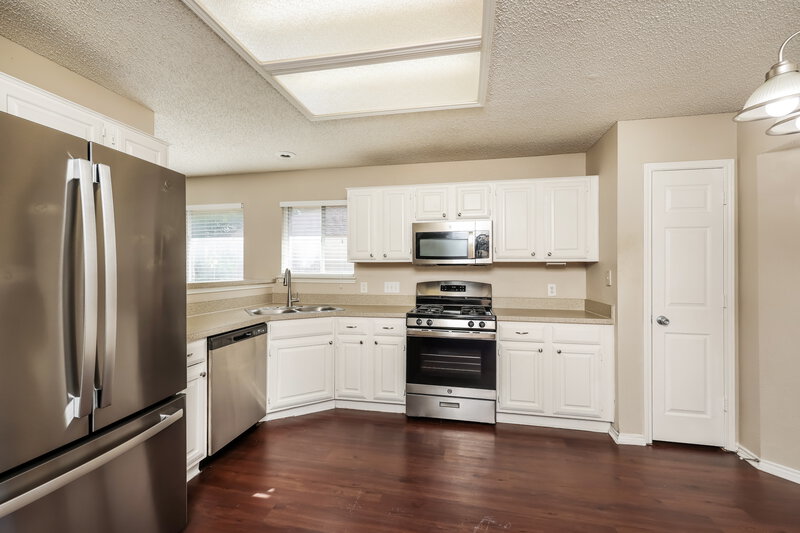 2,111/Mo, 1509 Finley St Cedar Hill, TX 75104 Kitchen View