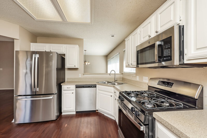 2,111/Mo, 1509 Finley St Cedar Hill, TX 75104 Kitchen View 2