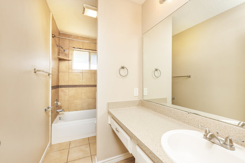 2,111/Mo, 1509 Finley St Cedar Hill, TX 75104 Bathroom View