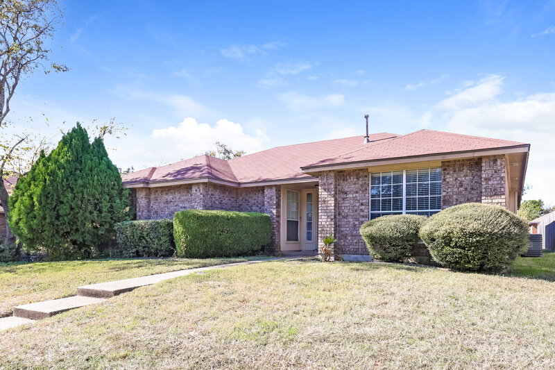 2,111/Mo, 1509 Finley St Cedar Hill, TX 75104 Rear View