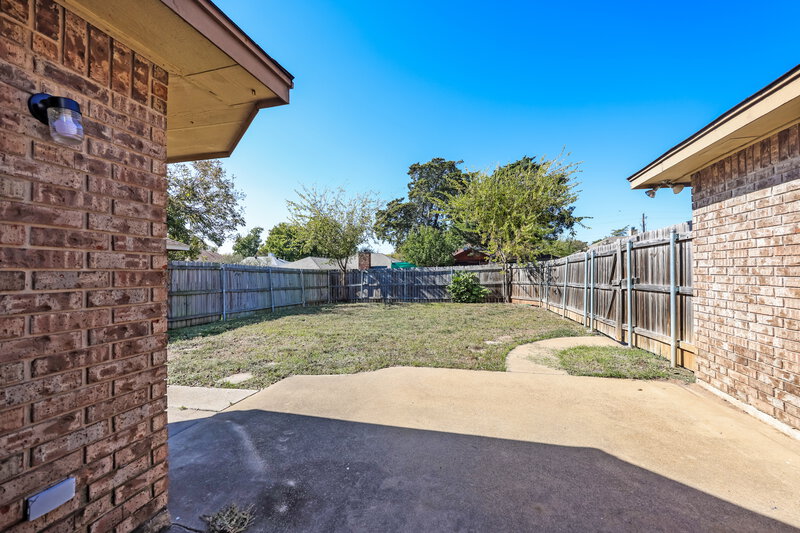 2,111/Mo, 1509 Finley St Cedar Hill, TX 75104 Exterior View