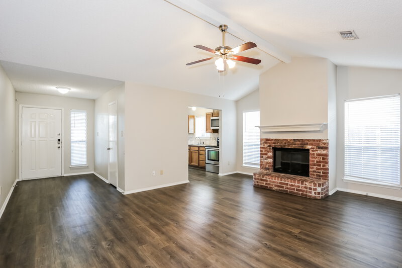 1,745/Mo, 7320 Laurelhill CT S Fort Worth, TX 76133 Living Room View