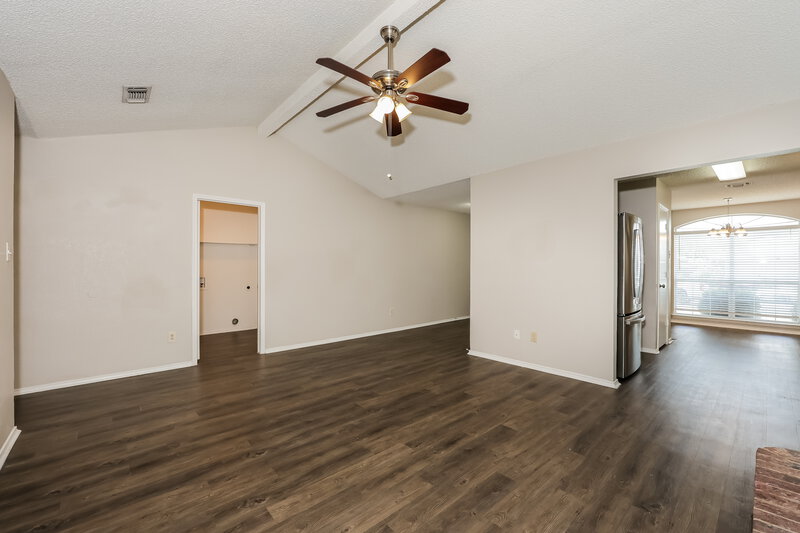 1,945/Mo, 7320 Laurelhill CT S Fort Worth, TX 76133 Living Room View