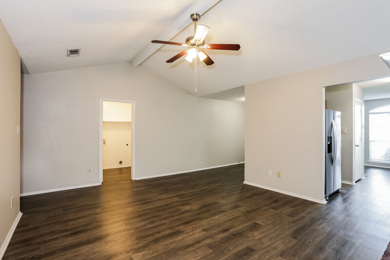 1,745/Mo, 7320 Laurelhill CT S Fort Worth, TX 76133 Living Room View 3