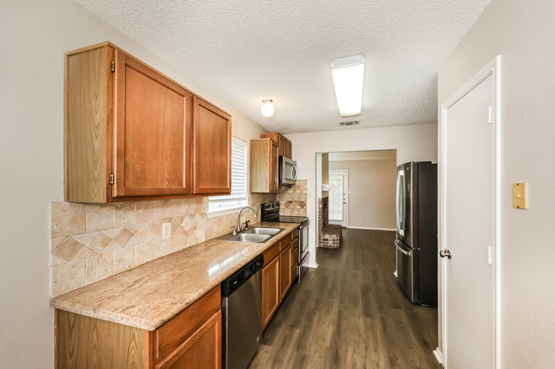 1,945/Mo, 7320 Laurelhill CT S Fort Worth, TX 76133 Kitchen View
