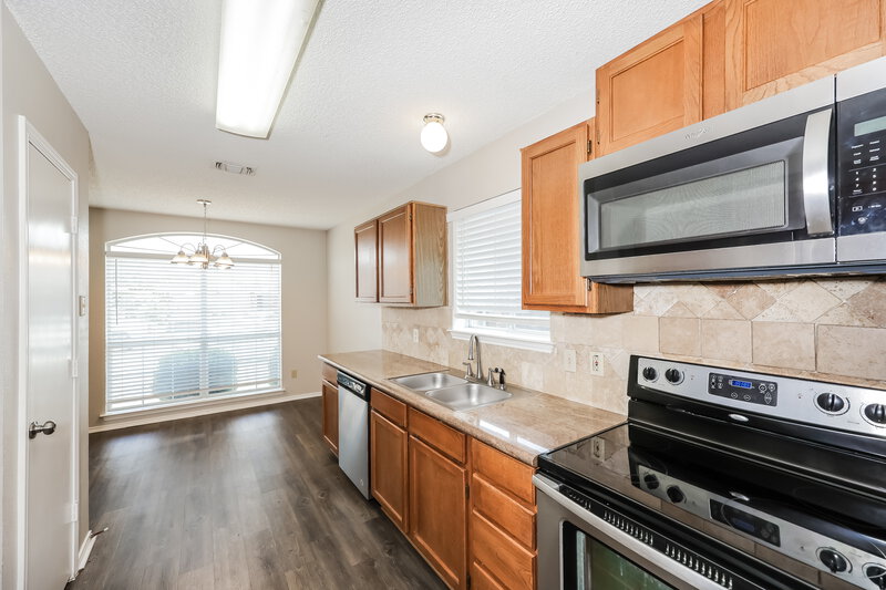 1,945/Mo, 7320 Laurelhill CT S Fort Worth, TX 76133 Kitchen View 2