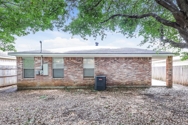 1,945/Mo, 7320 Laurelhill CT S Fort Worth, TX 76133 Rear View