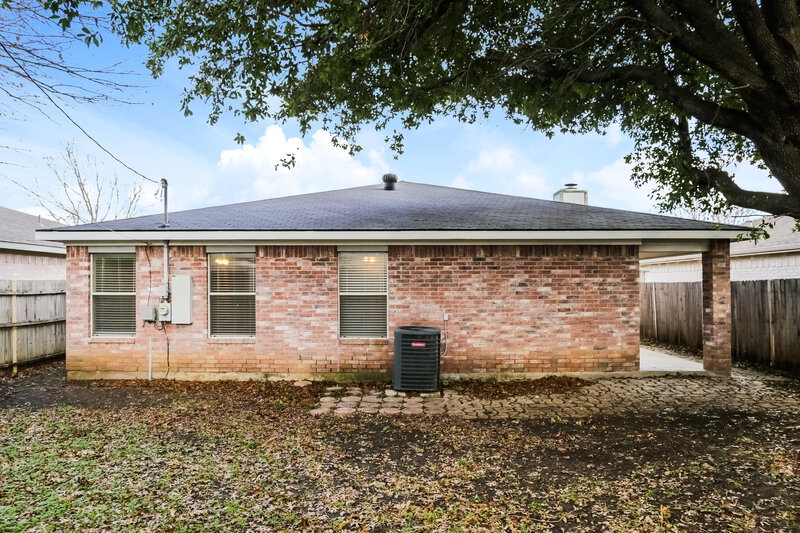 1,745/Mo, 7320 Laurelhill CT S Fort Worth, TX 76133 Rear View 2