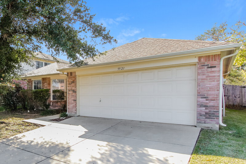 2,270/Mo, 5521 Hunters Bend Ln Dallas, TX 75249 Front View