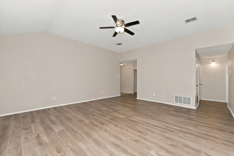 2,160/Mo, 5521 Hunters Bend Ln Dallas, TX 75249 Living Room View