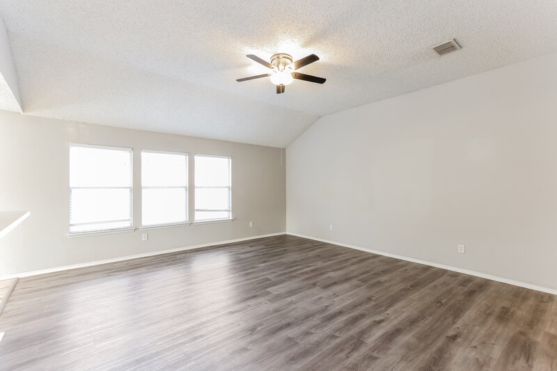 2,270/Mo, 5521 Hunters Bend Ln Dallas, TX 75249 Living Room View