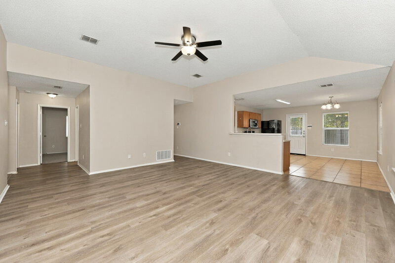 2,160/Mo, 5521 Hunters Bend Ln Dallas, TX 75249 Living Room View 2