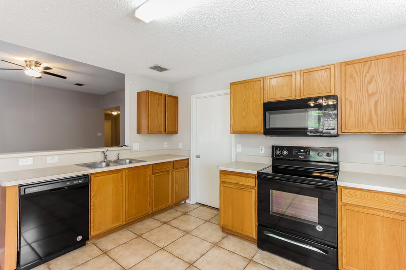 2,270/Mo, 5521 Hunters Bend Ln Dallas, TX 75249 Kitchen View