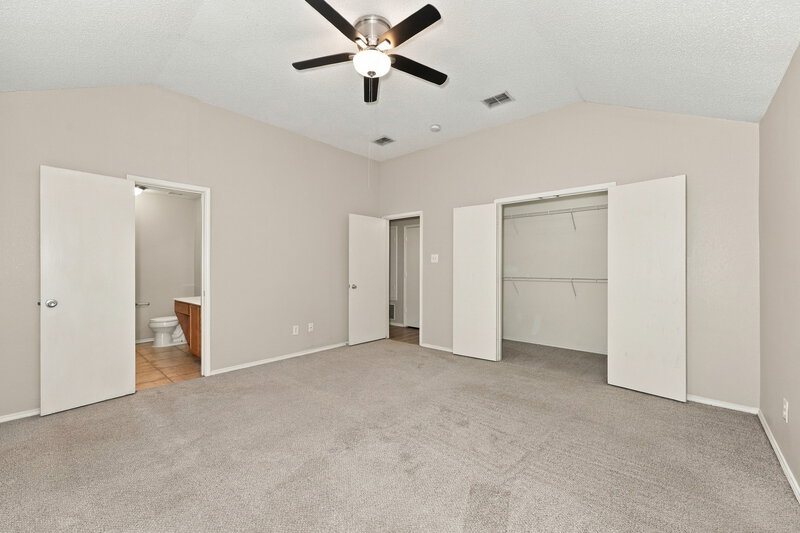 2,160/Mo, 5521 Hunters Bend Ln Dallas, TX 75249 Primary Bedroom View 2