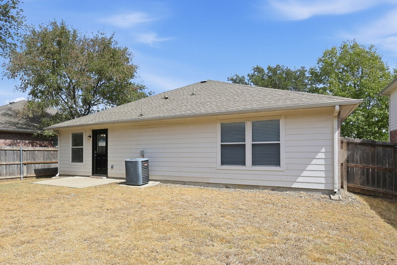 2,160/Mo, 5521 Hunters Bend Ln Dallas, TX 75249 Rear View