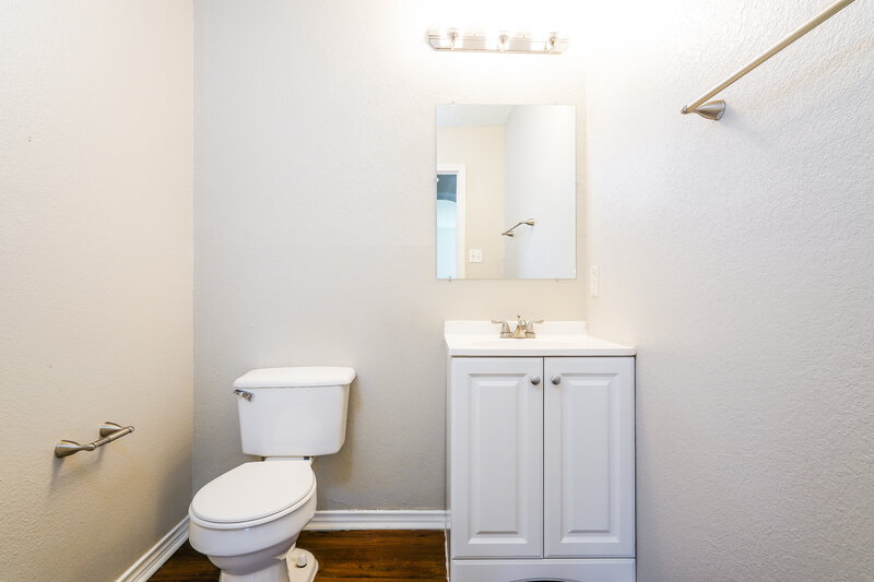 2,760/Mo, 3156 Pine Valley Drive Grand Prairie, TX 75052 Bathroom View 2