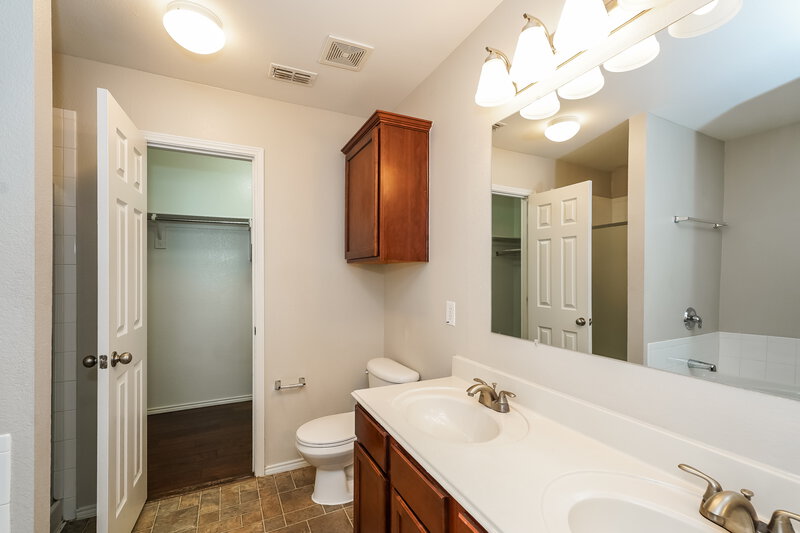 1,980/Mo, 110 Comanche Trail Krum, TX 76249 Main Bathroom View