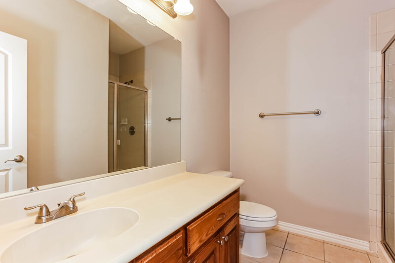 2,570/Mo, 127 Brook Hollow Lane Red Oak, TX 75154 Bathroom View 2
