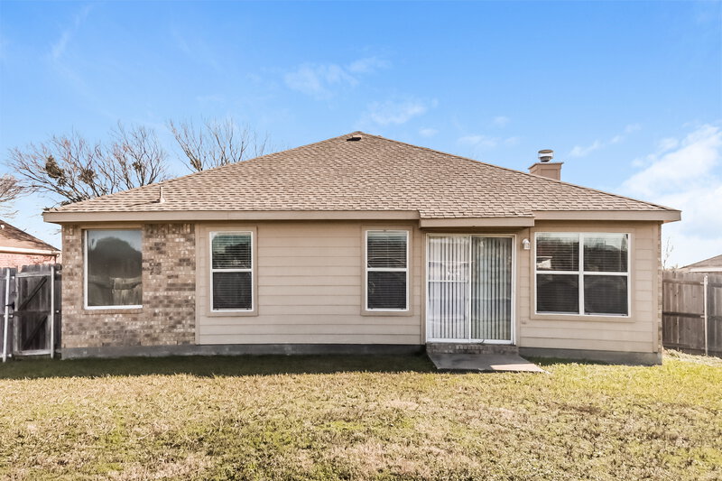 2,135/Mo, 1407 Alpine Drive Red Oak, TX 75154 Rear View
