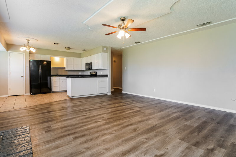 1,925/Mo, 7608 Meadowlark Ln N Watauga, TX 76148 Living Room View 2