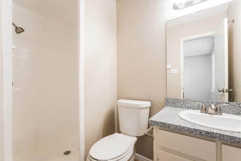 1,925/Mo, 7608 Meadowlark Ln N Watauga, TX 76148 Main Bathroom View