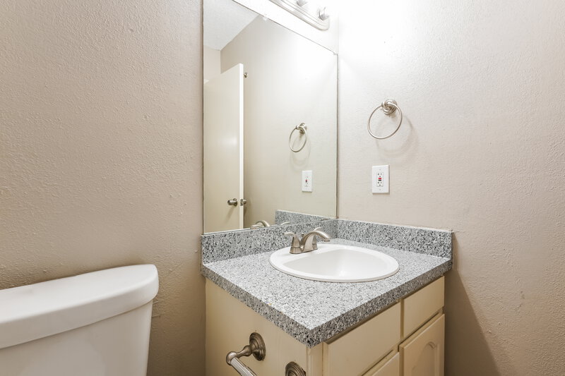 1,925/Mo, 7608 Meadowlark Ln N Watauga, TX 76148 Main Bathroom View 2