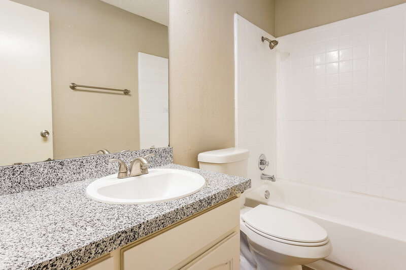 1,925/Mo, 7608 Meadowlark Ln N Watauga, TX 76148 Bathroom View