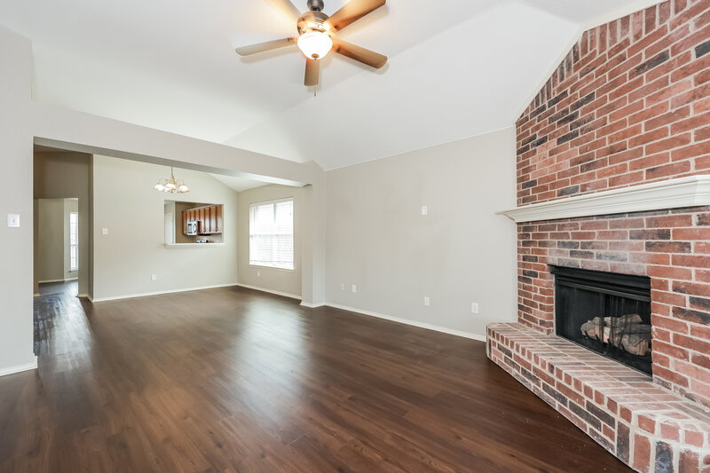 2,190/Mo, 209 Tulip Ln Cedar Hill, TX 75104 Living Room View 2