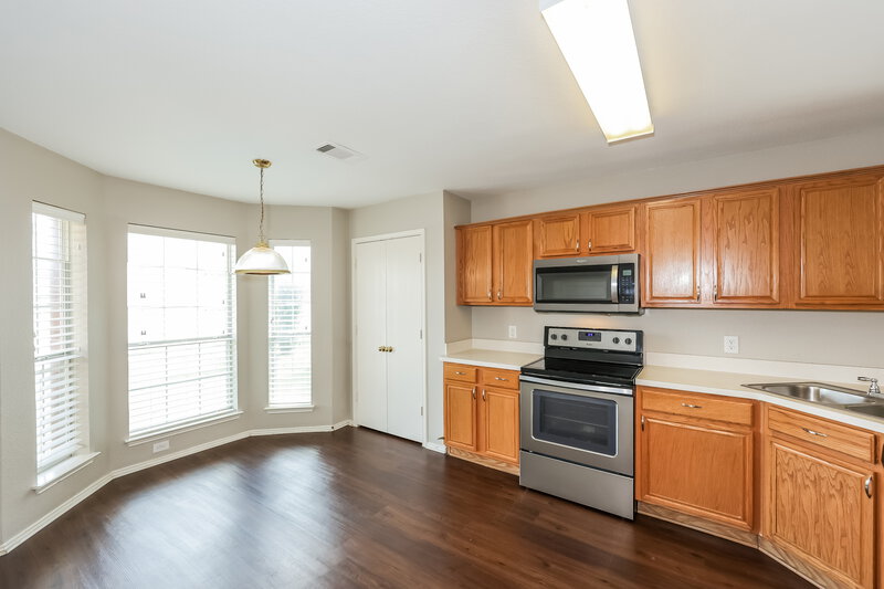 2,190/Mo, 209 Tulip Ln Cedar Hill, TX 75104 Kitchen View