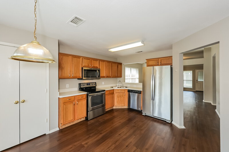 2,190/Mo, 209 Tulip Ln Cedar Hill, TX 75104 Kitchen View 2