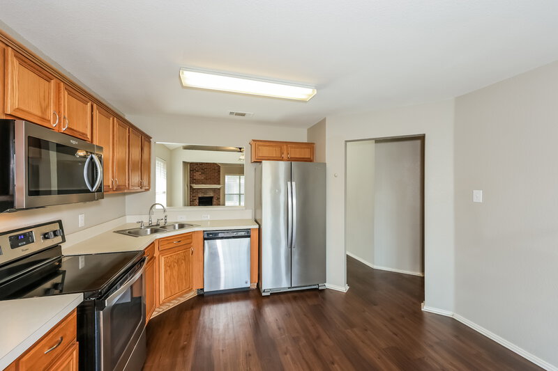 2,190/Mo, 209 Tulip Ln Cedar Hill, TX 75104 Kitchen View 3